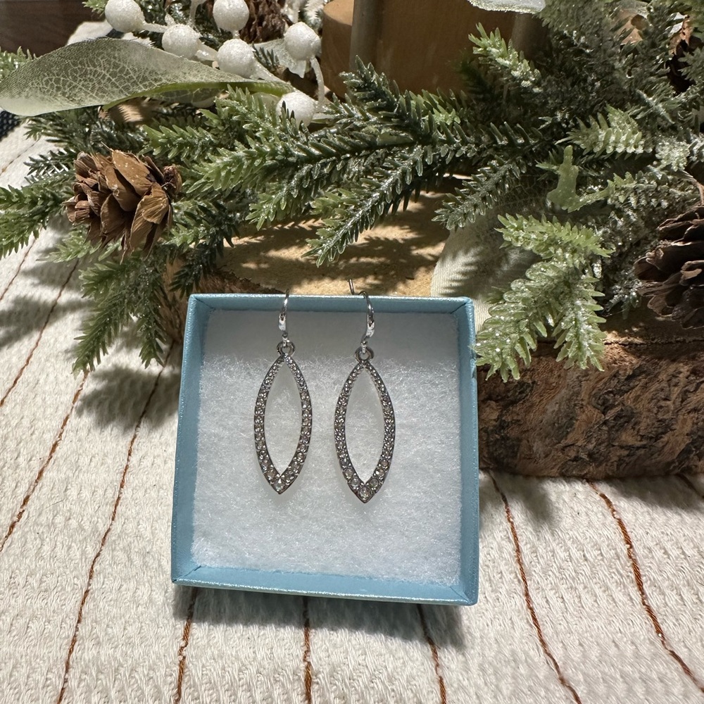 Touchstone Crystal Petals Earrings Earrings Crystal Aurore Boreale